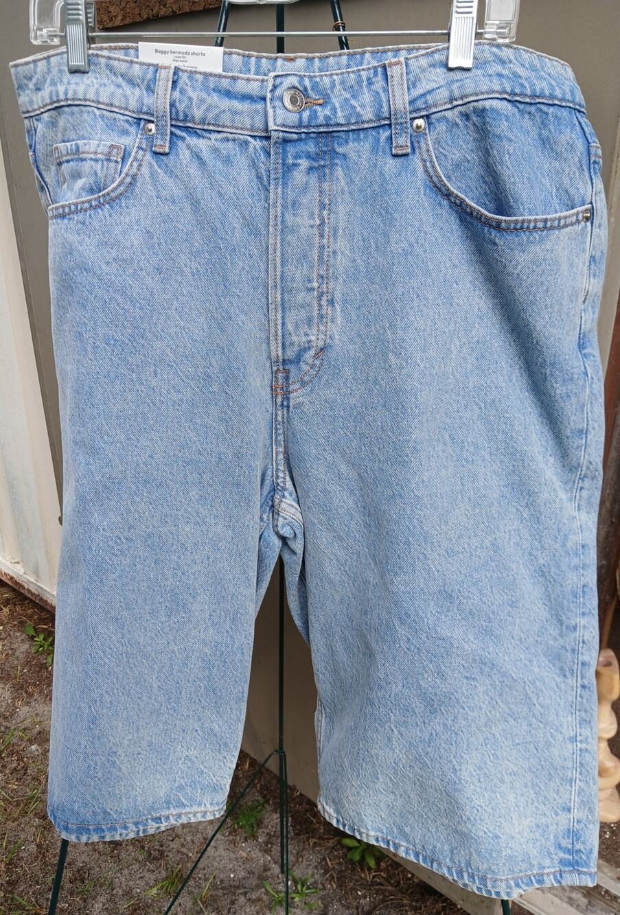 New H&M Faded Blue Denim Baggy Bermuda Shorts Size 12 Loose Fit High Waist